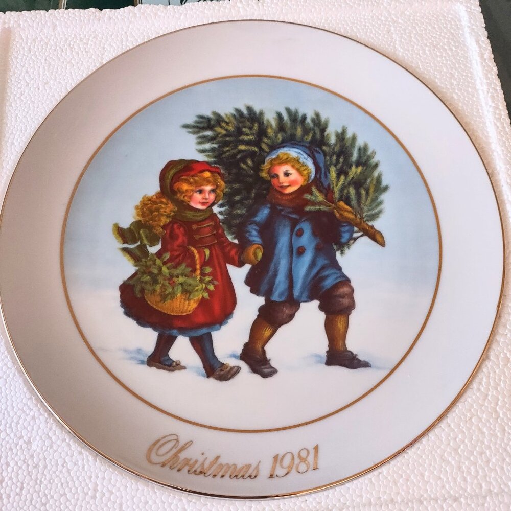 **2/$20!Collectible 1981 Christmas plate. Excellent condition, box slightly worn